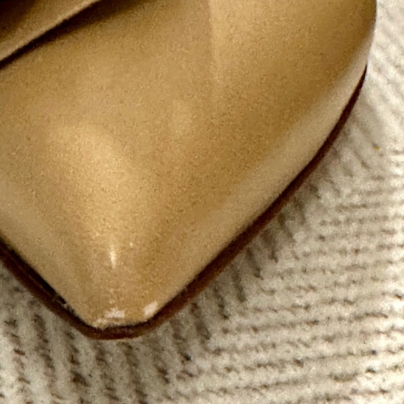 Authenticated Valentino Women's Beige Leather Heels with Flower 39 - Picture 11 of 12